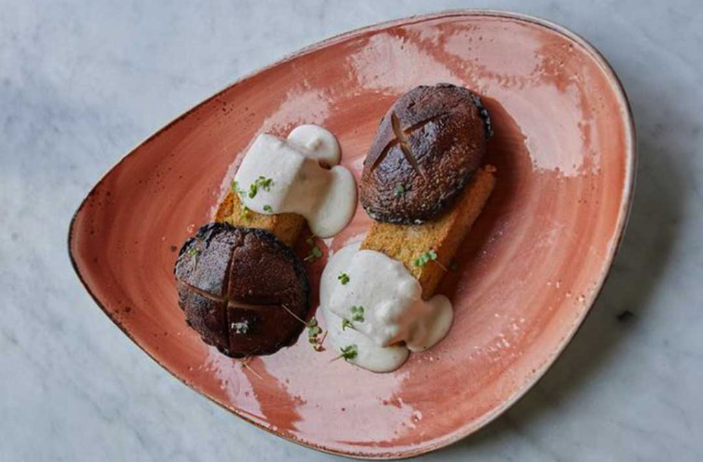 Funghi e stracchino vegano nel menu di Soulgreen ristorante a Milano