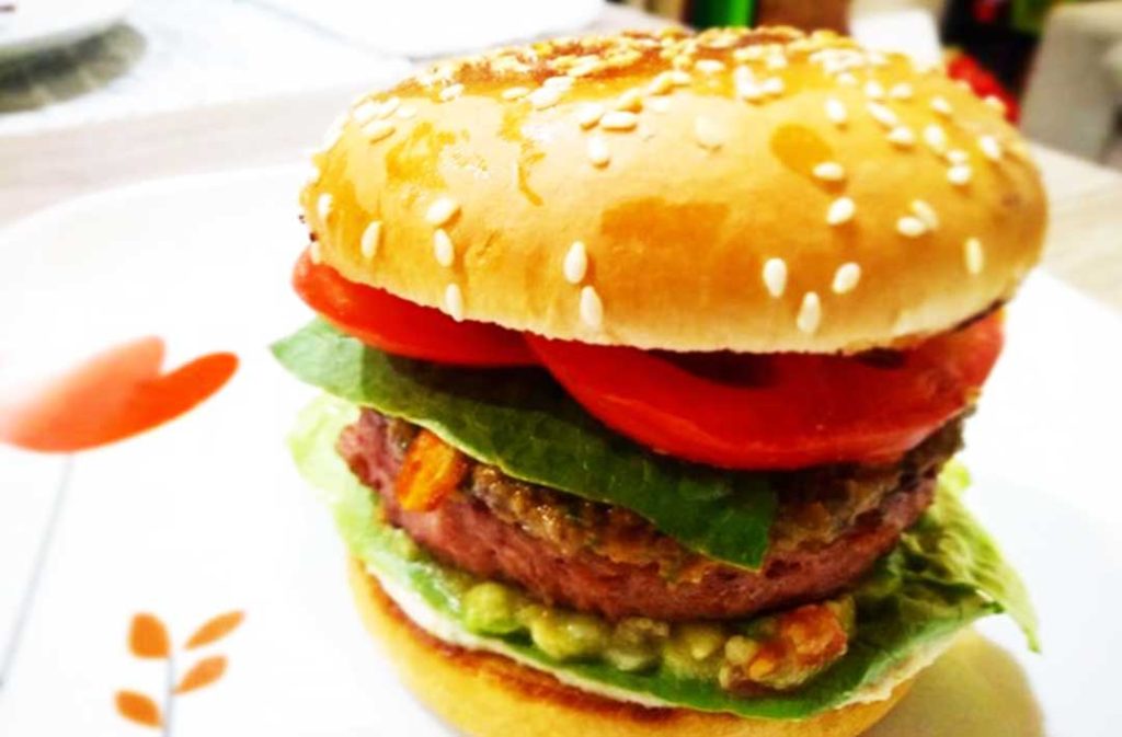 Hamburger vegan nel menu di Paradiso pizzeria a Trequanda