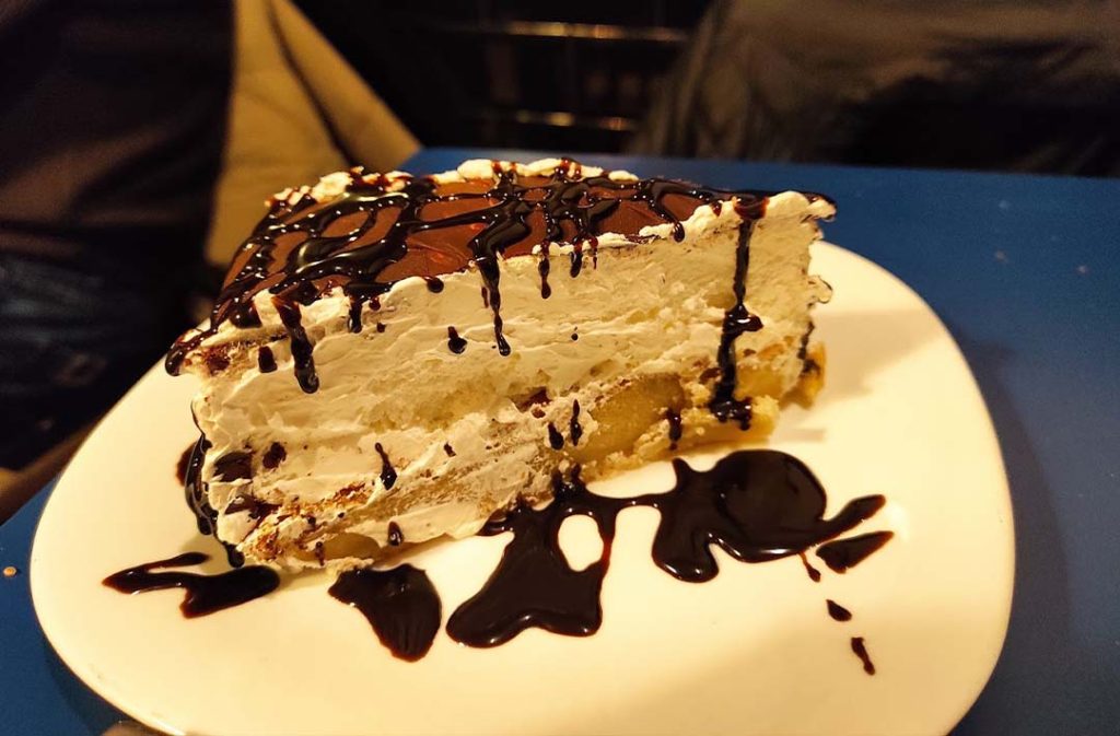 Torta vegana servita da B13 bar bistrot a Madrid