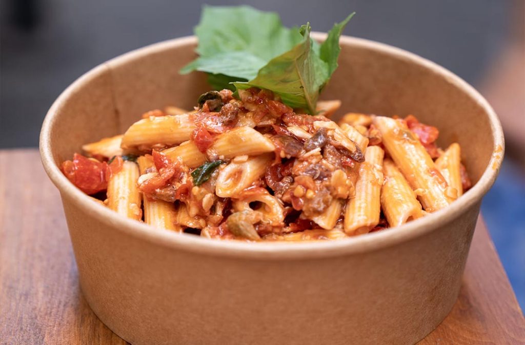 Pasta vegan servita da OVEN Forno Vegetariano a Napoli