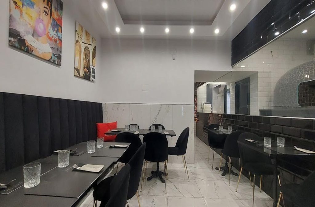 Interno di Isabella De Cham Pizza Fritta Napoli
