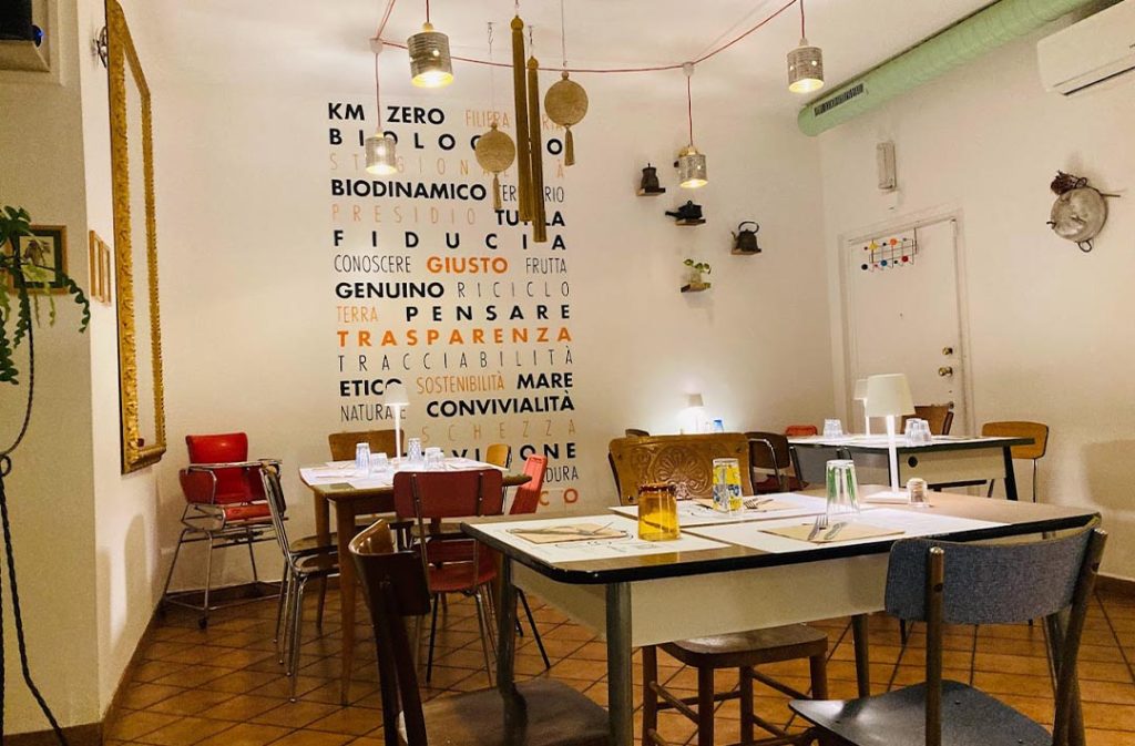 Interno del ristorante La Svolta a Bologna