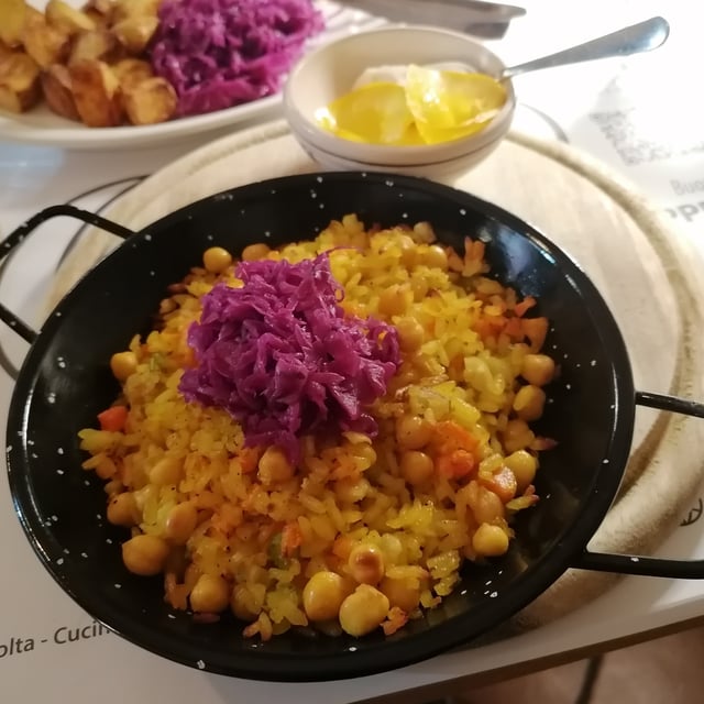 Paella vegana servita nel ristorante La Svolta a Bologna