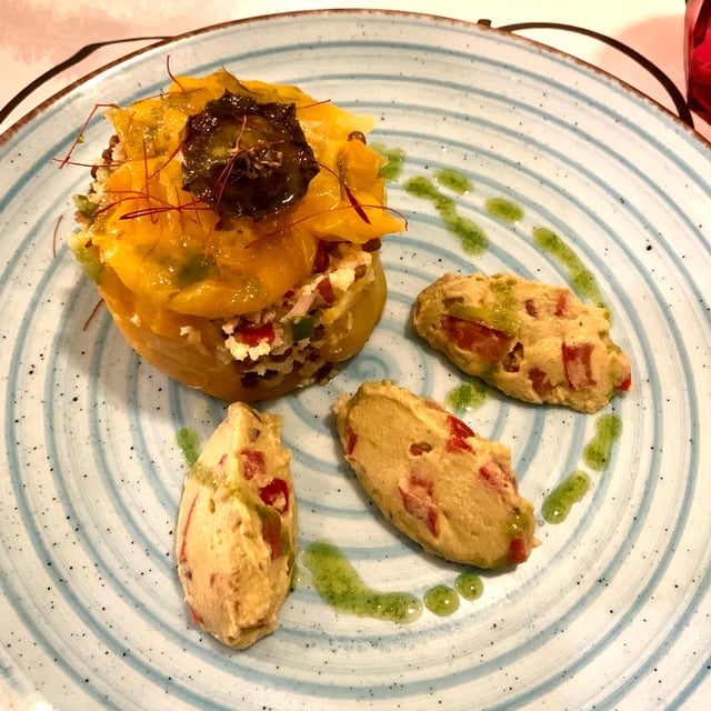 Peperoni ripieni al miglio serviti nel ristorante La Svolta a Bologna