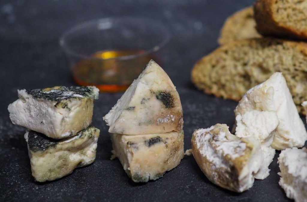 Formaggi vegetali preparati nel ristorante Turnè a Monza