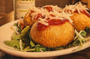 Montanare vegane servite da Gusto 75 Pizza Bistrot Vegan Food a Carbonia Montanare vegane servite da Gusto 75 Pizza Bistrot Vegan Food a Carbonia