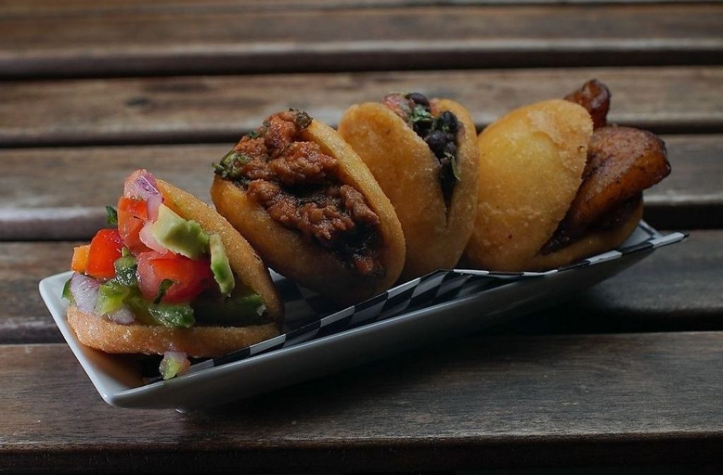 Tapas vegani serviti da El Rabipelao ristorante a Barcellona